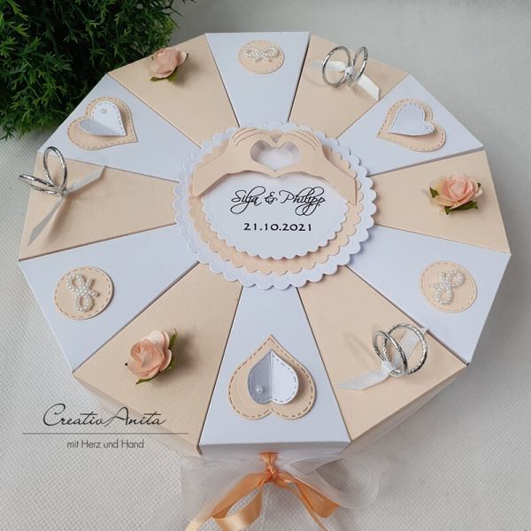 Schachteltorte mit Eheringen, Perlenschleifen, Herzen & Rosen in APRICOT-WEISS - Hochzeitsgeschenk