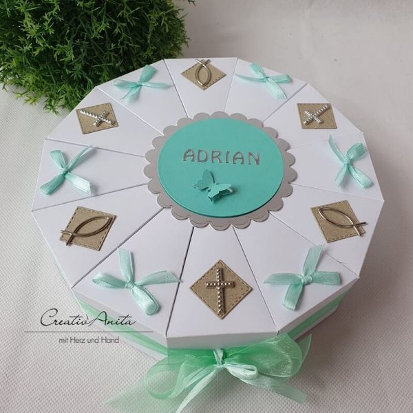 Schachteltorte mit Fische und Kreuze zur Kommunion - Geschenk in Weiß-Mint-Natur - Christlich