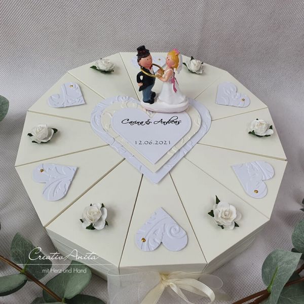 Schachteltorte mit Herzen & Röschen - Geldgeschenk Hochzeit CREME