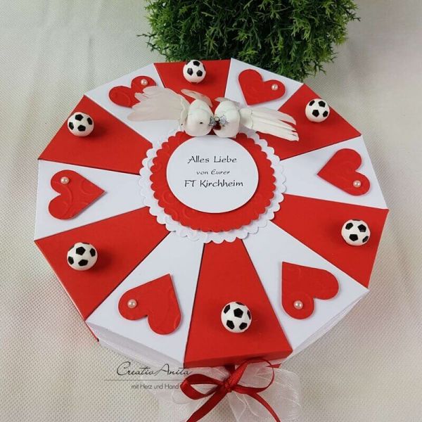 Schachteltorte - Geschenk zur Hochzeit - Fußballtorte ROT-WEISS