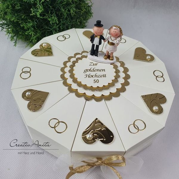 Schachteltorte mit Goldpaar zur Goldenen Hochzeit