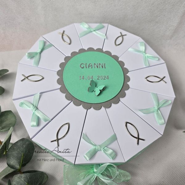 Schachteltorte mit Fischen zur Kommunion - Geschenk in Weiß-Mint