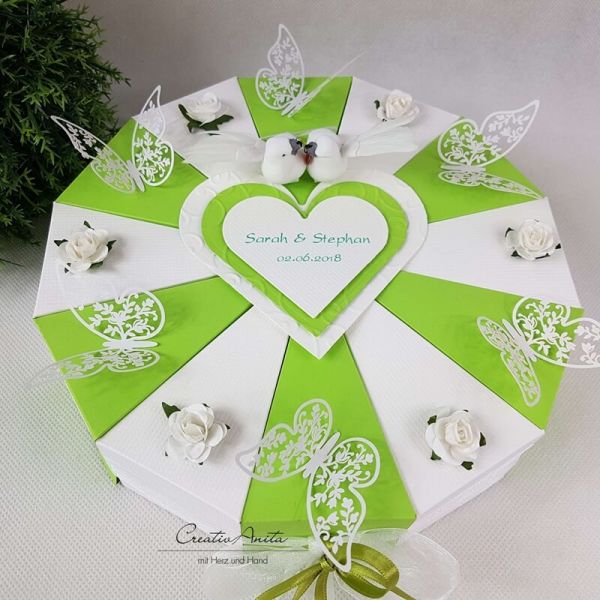 Schachteltorte mit Röschen & Schmetterlinge - Hochzeitsgeschenk - MAIGRÜN