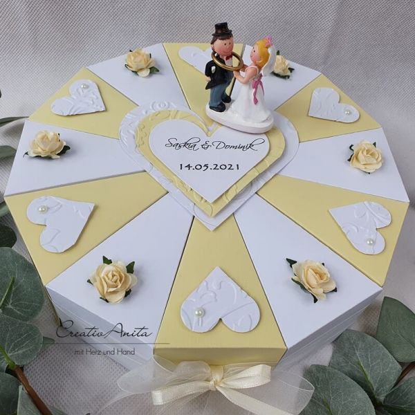 Schachteltorte mit Herzen & Röschen - Geldgeschenk Hochzeit VANILLE-WEISS