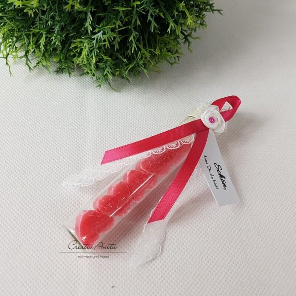 Gastgeschenk im Reagenzglas befüllt mit 5 Seifenherzen LOTUS