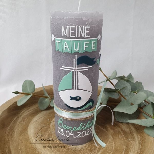 Taufkerze Rustikkerze -Boot- Junge - mit Kreuz grau-weiß-mint