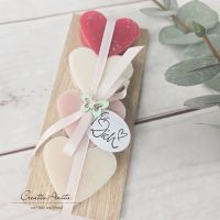 Geschenk Seifen-Herzen aus Schafmilch auf Holz - ROT
