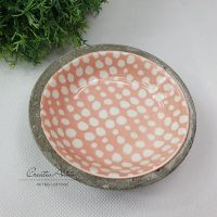 Schale aus Beton und Porzellan in apricot-weiß mit Punkte