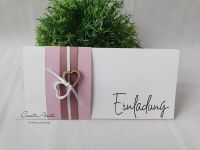 Einladungskarte mit Holzherzen - Altrosa-Weiß