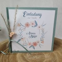 Einladungskarte -Taufe- mit Blumenkranz und Trockenblumen