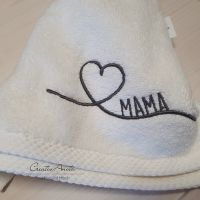 Handtuch in weiß mit Motiv geschwungenem Herz -Mama-