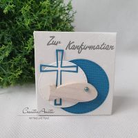 Geschenkverpackung mit Kreuz und Fisch dekoriert - petrol