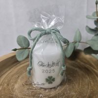 Geschenkkerze - Kerze zu Neujahr, Silvester, Tischdekoration "Glückslicht 2025" mit Glücks-Kleeblatt