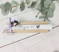 Geschenkkerzen - Stabkerze mit Spruch -Kollegin mit Herz- Dekoriert mit Holz
