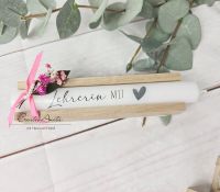 Geschenkkerzen - Stabkerze mit Spruch -Lehrerin mit Herz- Dekoriert mit Holz