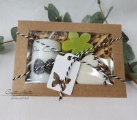 Geschenkbox mit Osterkerze -Frohe Ostern- und Seifenhase weiß