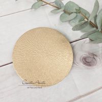 Kerzenteller - goldfarbene Sternstruktur mit Holz - 13 cm