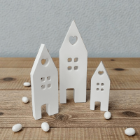 Weiße Handgemachte Lichthäuser mit HERZ - 3 Stück Dekohäuser aus Beton