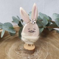 Osterhase aus Holz dekoriert