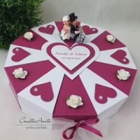 Schachteltorte mit Bikerbrautpaar - für Bikerfans! BEERE