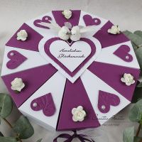 Schachteltorte mit Herzen & Röschen - Geldgeschenk Hochzeit VIOLETT