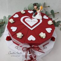 Schachteltorte 2-stöckig mit Herzen & Rosen - Geldgeschenk Hochzeit geprägt in WEISS-BORDEAUX