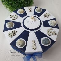 Schachteltorte zur Hochzeit MARITIM in DUNKELBLAU-WEISS