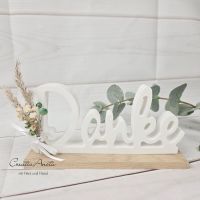 Geschenk -Danke- mit Trockenblumen in grün-natur auf Holz dekoriert