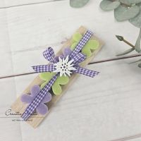 Frühlingsgeschenk Seifenblumen aus Schafmilch auf Holz - Lila-Grün