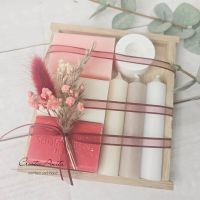 Seifengeschenk mit Kerzen und Kerzenhalter - Trockenblumen dekoriert - BLUMIG