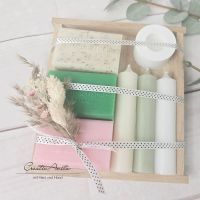 Seifengeschenk mit Kerzen und Kerzenhalter - Trockenblumen dekoriert - PASTELL