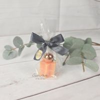 Seifensterne ORANGE - mit Weihnachtskugel dekoriert - Mitbringsel