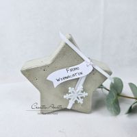 Stern aus Beton mit Schneeflocke und Anhänger -Frohe Weihnachten-