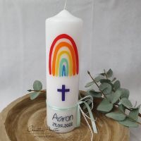Taufkerze glatt mit Regenbogen, Kreuz und Schleifenbänder -bunt-