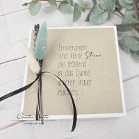 Trauerset - Trauerbox mit Karte, Erinnerungssteine, Kerzenständer und Erinnerungskerze mit Spruch und Blumen dekoriert